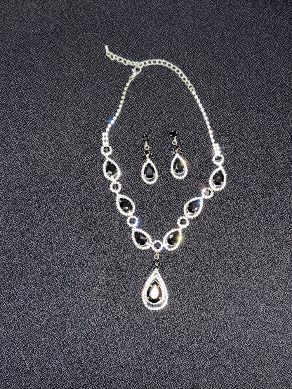 Elegant Black Teardrop Crystal Necklace and Earrings Set - Picture 11 of 13